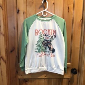 Women’s Sz M Long Sleeve Christmas Top w/ Bucking Horse
